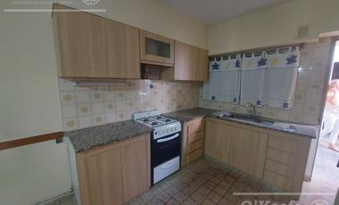 Casa en venta de 3 ambientes en Quilmes.