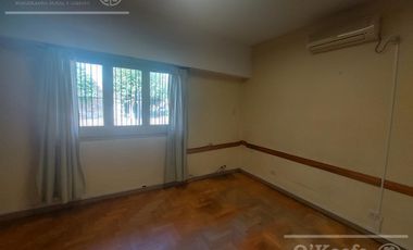 Casa en venta de 3 ambientes en Quilmes.