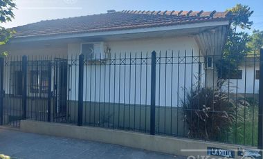 Casa en venta de 3 ambientes en Quilmes.