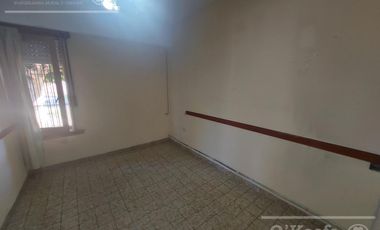 Casa en venta de 3 ambientes en Quilmes.