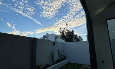SOLARES TE ESPERA