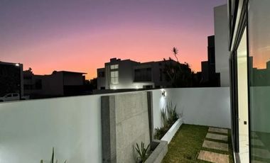 SOLARES TE ESPERA