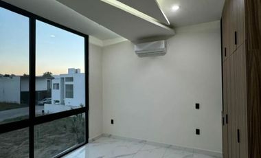 SOLARES TE ESPERA