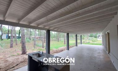 CASA EN VENTA EN BARRIO ALAMOS PINAMAR A ESTRENAR