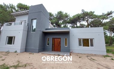 CASA EN VENTA EN BARRIO ALAMOS PINAMAR A ESTRENAR