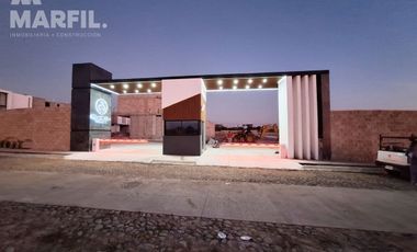 Venta de Casa de 3 Recámaras en Coto Privado con Alberca en V. de A. Colima