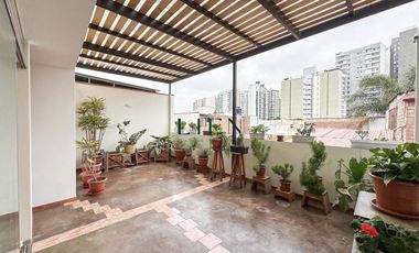 Casa en Magdalena límite con San Isidro | 4 pisos | Remodelada | Sin Cochera