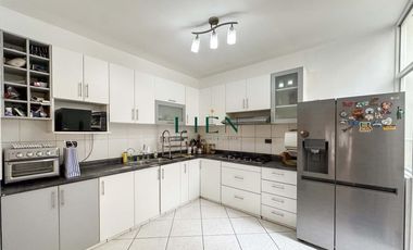 Casa en Magdalena límite con San Isidro | 4 pisos | Remodelada | Sin Cochera