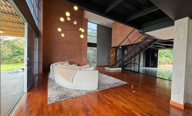 Casa campestre en venta Poblado Los Balsos