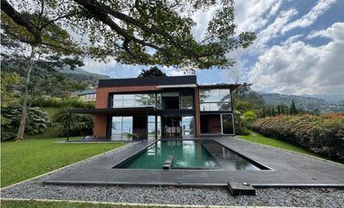 Casa campestre en venta Poblado Los Balsos