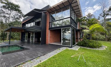 Casa campestre en venta Poblado Los Balsos