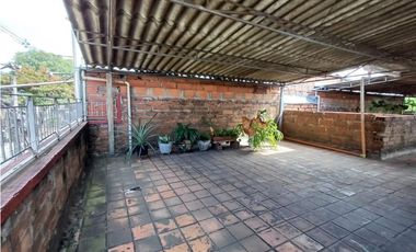 Casa en venta en Medellín Manrique