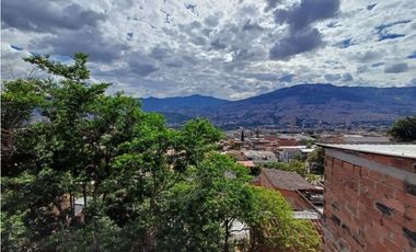 Casa en venta en Medellín Manrique