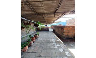 Casa en venta en Medellín Manrique