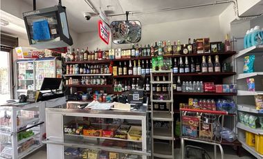 Vendo Supermercado en Copacabana a 5 cuadras del parque principal