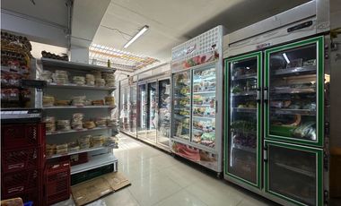 Vendo Supermercado en Copacabana a 5 cuadras del parque principal