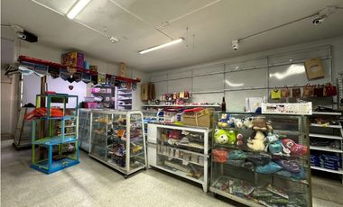 Vendo Supermercado en Copacabana a 5 cuadras del parque principal