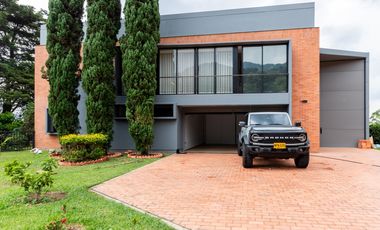 Se Vende Casa De Lujo En El Poblado, Sector Los Balsos