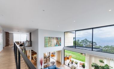 Se Vende Casa De Lujo En El Poblado, Sector Los Balsos