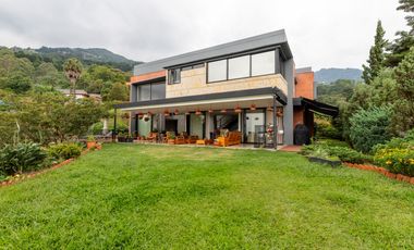 Se Vende Casa De Lujo En El Poblado, Sector Los Balsos