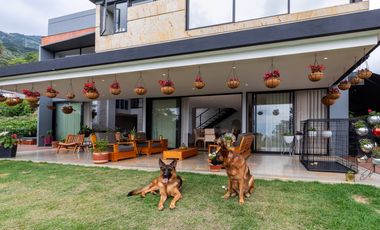 Se Vende Casa De Lujo En El Poblado, Sector Los Balsos