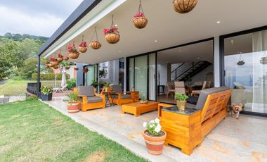 Se Vende Casa De Lujo En El Poblado, Sector Los Balsos