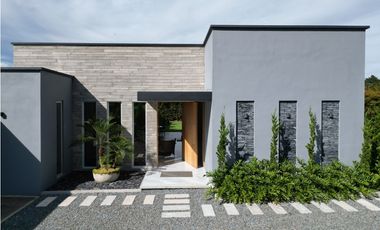 Venta de casa en Llanogrande de un solo nivel para estrenar