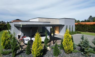 Venta de casa en Llanogrande de un solo nivel para estrenar