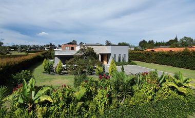 Venta de casa en Llanogrande de un solo nivel para estrenar