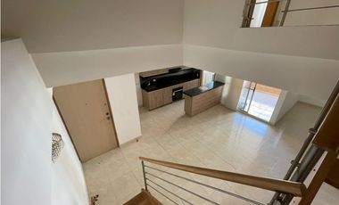 Venta de apartamento dúplex e Niquia