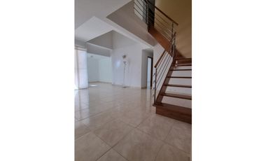 Venta de apartamento dúplex e Niquia