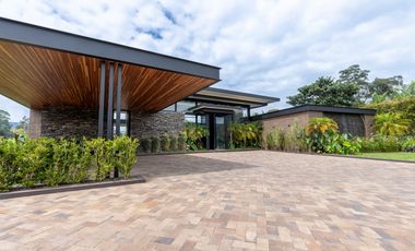 Venta de casa en Llanogrande para estrenar