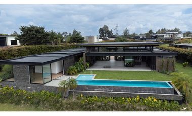 Venta de casa en Llanogrande para estrenar