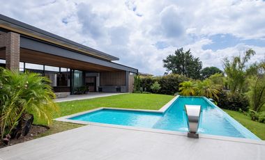 Venta de casa en Llanogrande para estrenar