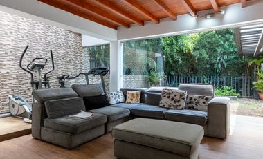 Venta de casa en el Poblado, la superior