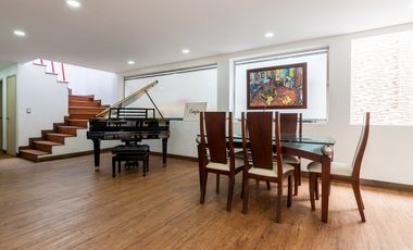 Venta de casa en el Poblado, la superior