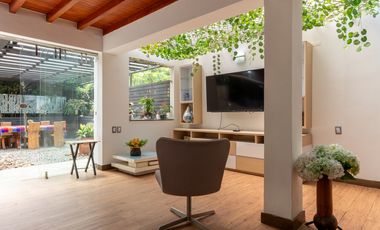 Venta de casa en el Poblado, la superior