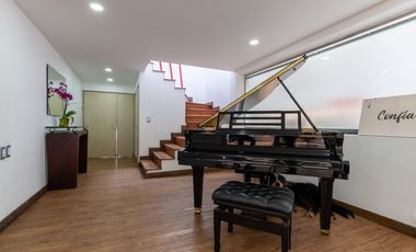Venta de casa en el Poblado, la superior