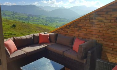 Casa Amplia en Venta en Villas de Tunjaque, La Calera