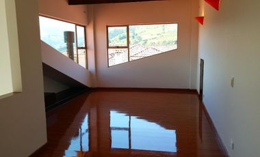 Casa Amplia en Venta en Villas de Tunjaque, La Calera