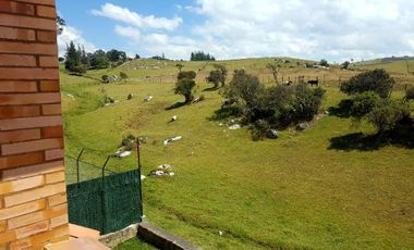 Casa Amplia en Venta en Villas de Tunjaque, La Calera