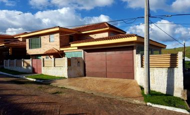 Casa Amplia en Venta en Villas de Tunjaque, La Calera