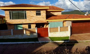 Casa Amplia en Venta en Villas de Tunjaque, La Calera