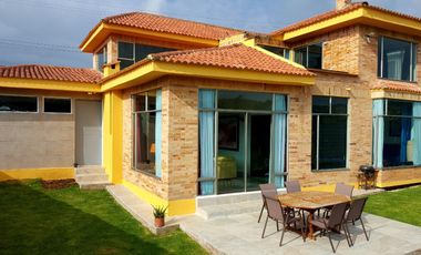 Casa Amplia en Venta en Villas de Tunjaque, La Calera