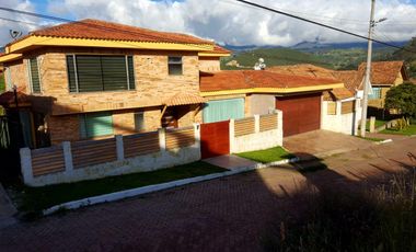 Casa Amplia en Venta en Villas de Tunjaque, La Calera