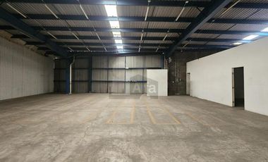 Se Renta Local Comercial a Pie de Calle en Esquina