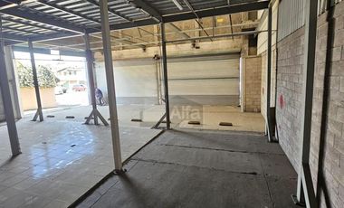 Se Renta Local Comercial a Pie de Calle en Esquina