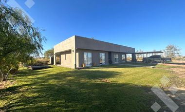 Venta Casa 2 dormitorios - Villa Tenis Club - Mari Menuco