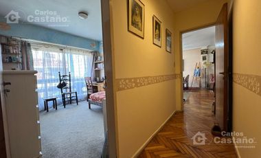 Semipiso al Contrafrente, 4 Amb. con Balcón Corrido y Dep. de Servicio
