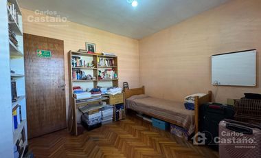 Semipiso al Contrafrente, 4 Amb. con Balcón Corrido y Dep. de Servicio
